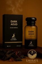 Dark Aoud – Maison Alhambra parfum oriental boisé intense, photo lifestyle avec flacon et boîte, fragrance mixte boisée et ambrée